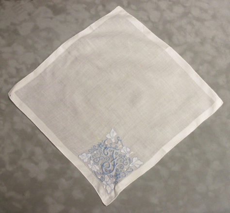13 X 13 WHITE LINEN 

APPLIQUE ORGANZA 

WITH MOMOGRAMMED " F "

$12.00